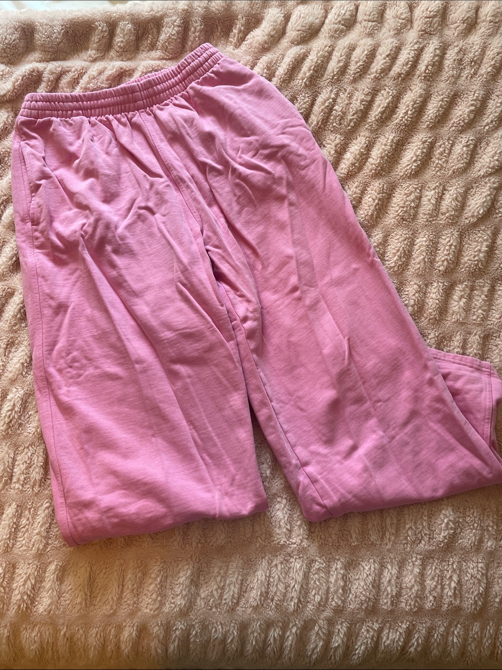 Skims pink sweatpants